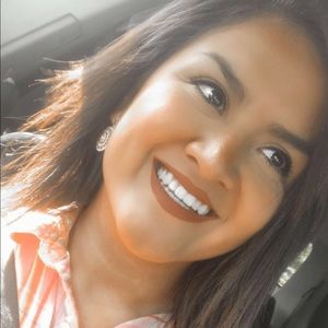 Meet your Posher, Cinthia